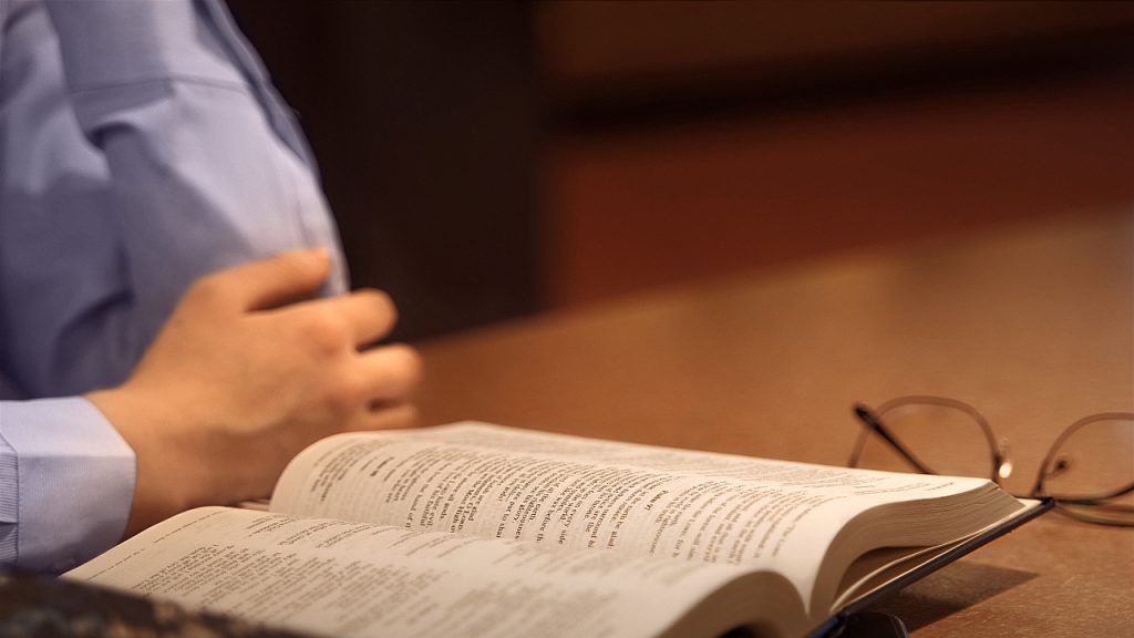 Quelle est la relation entre l’œuvre de Dieu et la Bible?